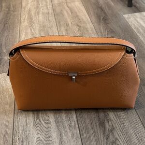 Elegant Tan Leather Shoulder Bag